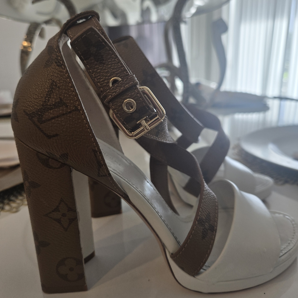 Louis Vuitton Reverse Monogram SZ 37. Gorgeous! Gently Worn